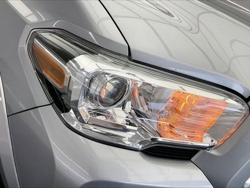 Used 2020 Toyota Tacoma SR5 image 29