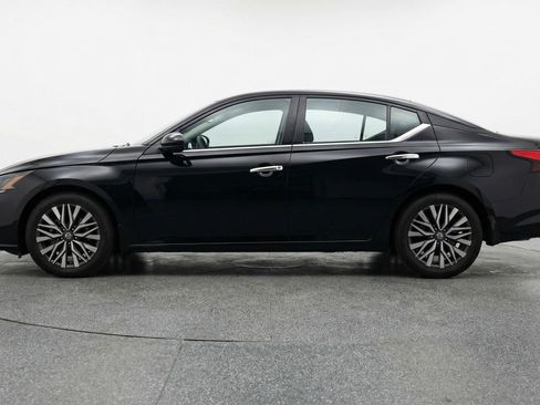 Used 2025 Nissan Altima 2.5 SV FWD image 5