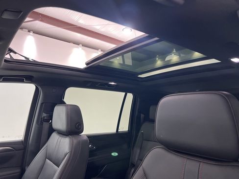 Used 2023 Chevrolet Suburban RST w/ Luxury Package image 18