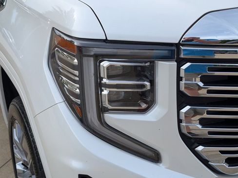 Used 2024 GMC Sierra 1500 Denali AWD/4WD image 4
