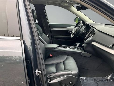Used 2022 Volvo XC90 T5 Momentum w/ Climate Package AWD/4WD image 13