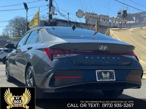 Used 2025 Hyundai Elantra SEL image 4