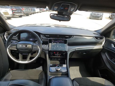 Used 2023 Jeep Grand Cherokee Altitude AWD/4WD image 31