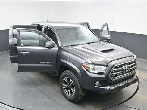 Used 2016 Toyota Tacoma TRD Sport AWD/4WD image 46