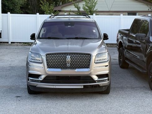 Used 2018 Lincoln Navigator L Reserve w/ Technology Package AWD/4WD image 2