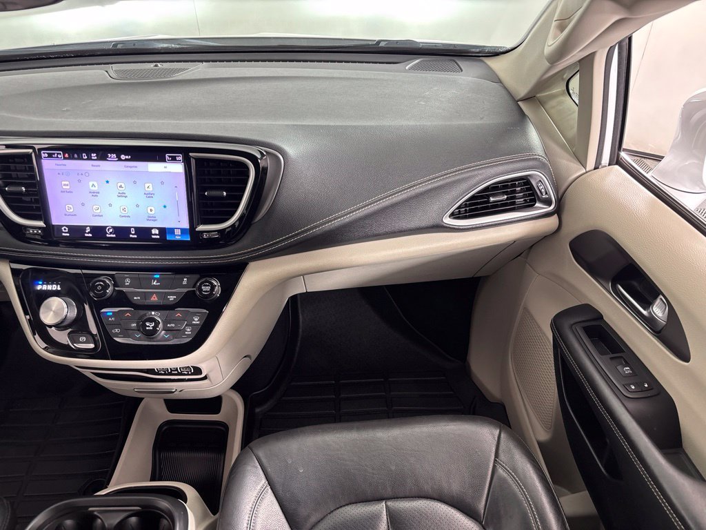 Used 2022 Chrysler Pacifica Touring-L AWD/4WD image 21