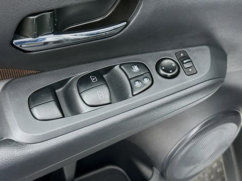 Used 2024 Nissan Kicks SR image 15