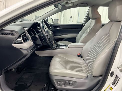 Used 2020 Toyota Camry SE image 19