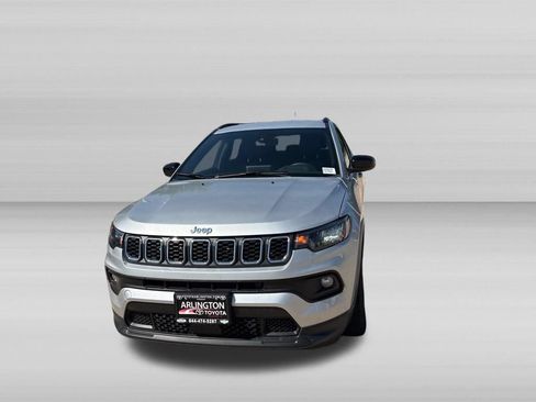 Used 2025 Jeep Compass Latitude AWD/4WD image 9