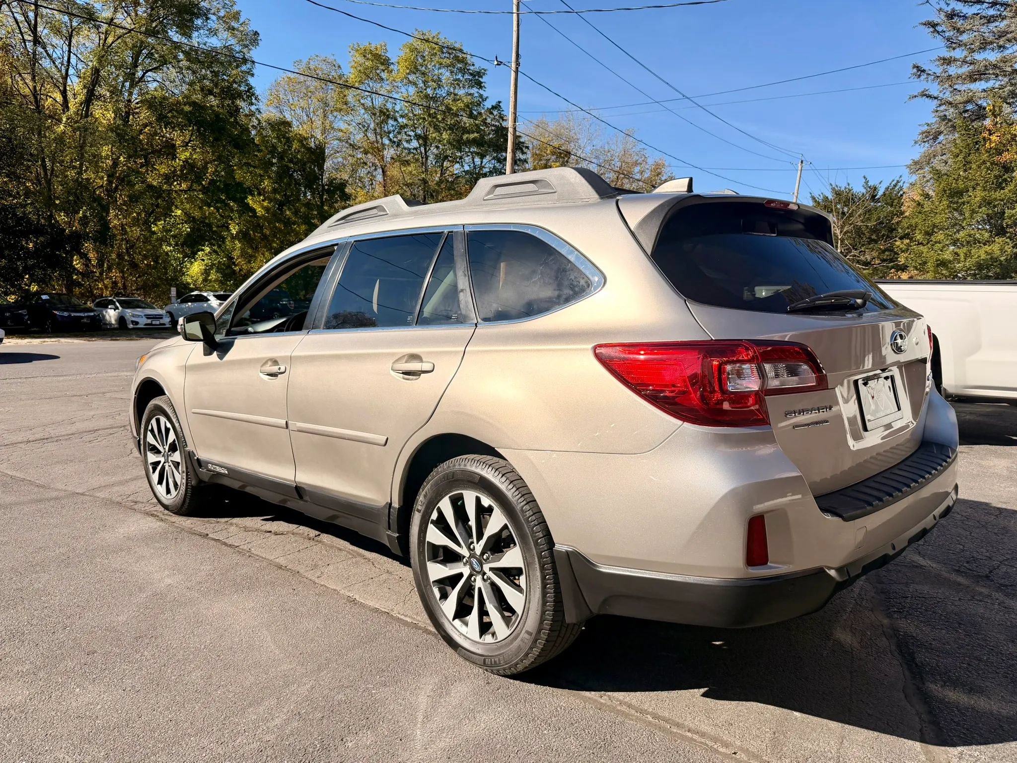 Used 2017 Subaru Outback 2.5i Limited AWD/4WD image 5