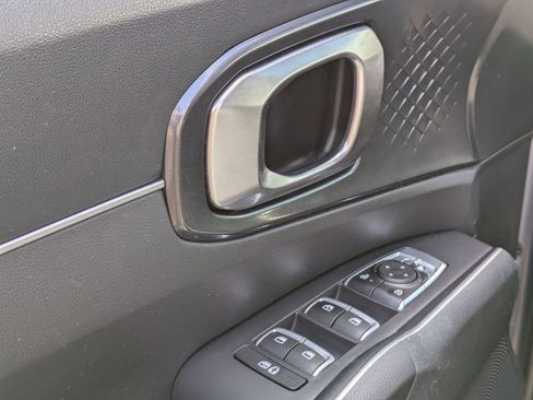 Used 2024 Kia Sorento S image 13