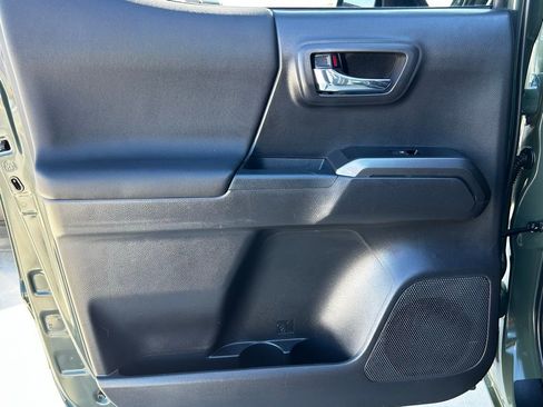 Used 2022 Toyota Tacoma TRD Off-Road w/ Technology Package image 18