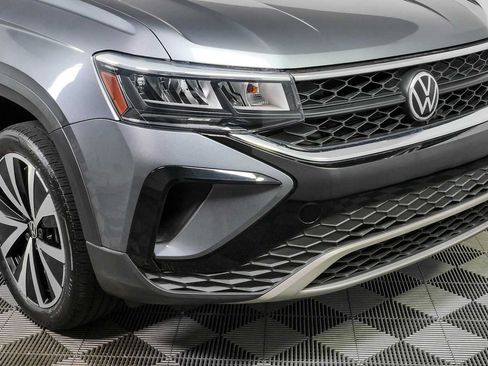 Certified 2022 Volkswagen Taos SE FWD image 37