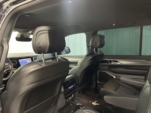 Used 2025 Jeep Wagoneer Series II image 15