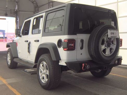 Used 2018 Jeep Wrangler Unlimited Sport S AWD/4WD image 9