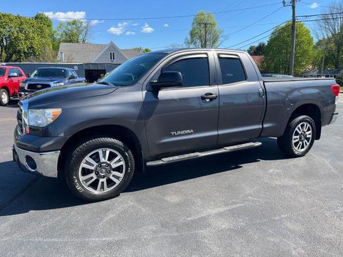 Used 2011 Toyota Tundra 4x4 Double Cab w/ Tow Pkg image 2