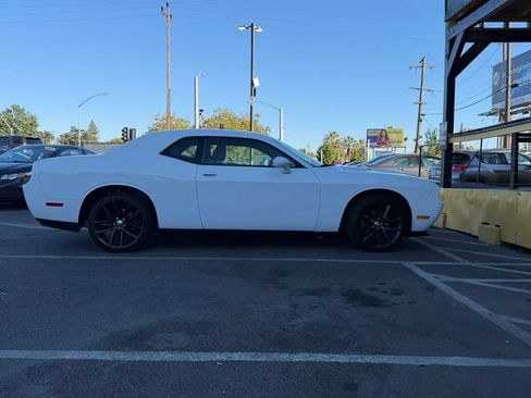 Used 2012 Dodge Challenger SXT RWD image 4