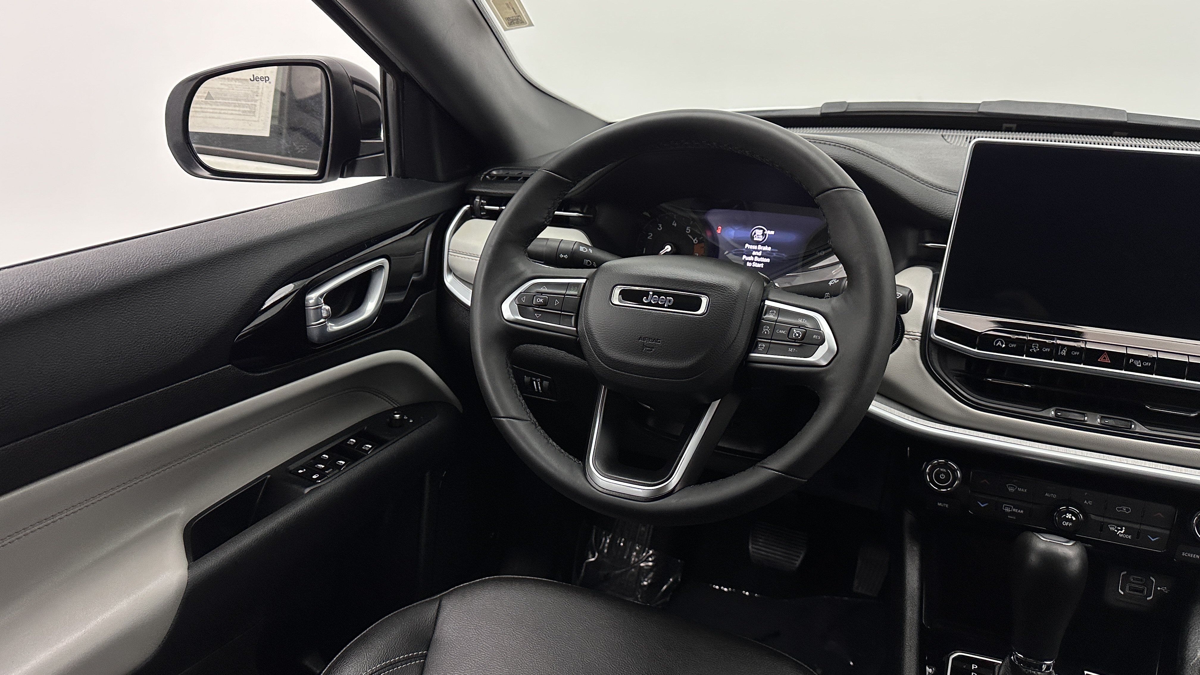 Used 2025 Jeep Compass Limited AWD/4WD image 25