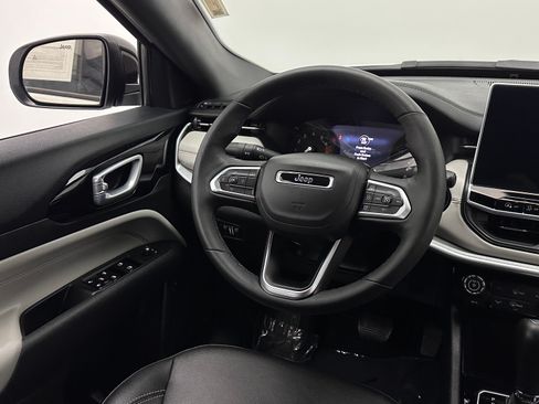 Used 2025 Jeep Compass Limited AWD/4WD image 25