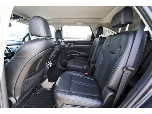 Used 2023 Kia Sorento SX AWD/4WD image 10