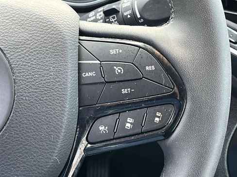 Used 2023 Jeep Cherokee Altitude Lux image 28