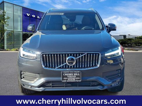 Certified 2022 Volvo XC90 T6 Momentum w/ Advanced Package image 2