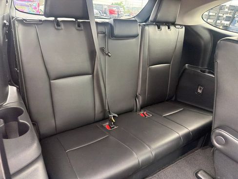 Used 2023 Toyota Highlander XLE AWD/4WD image 30