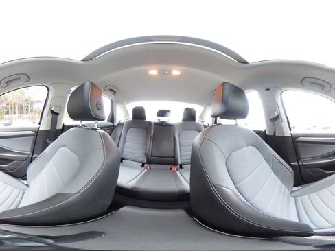 Used 2025 Volkswagen Jetta SE image 42