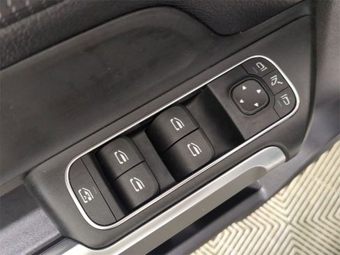 Used 2020 Mercedes-Benz GLB 250 4MATIC image 23