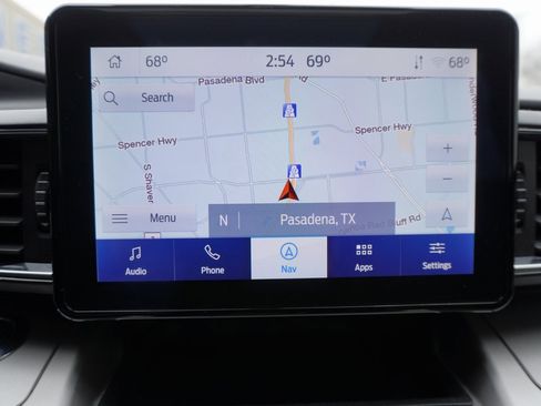 Used 2022 Ford Explorer XLT w/ Equipment Group 202A image 10