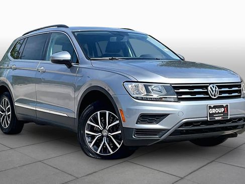 Used 2020 Volkswagen Tiguan SE w/ Panoramic Sunroof Package FWD image 3