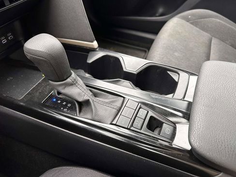Used 2025 Toyota Camry SE FWD image 27