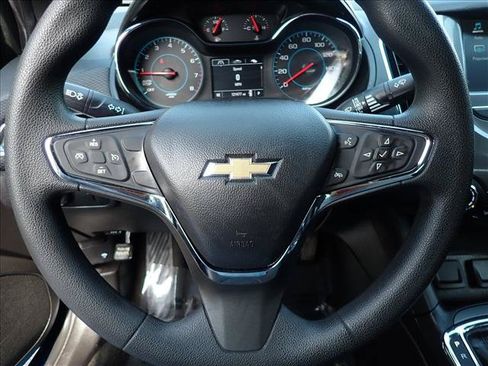 Used 2017 Chevrolet Cruze LT w/ Convenience Package FWD image 11