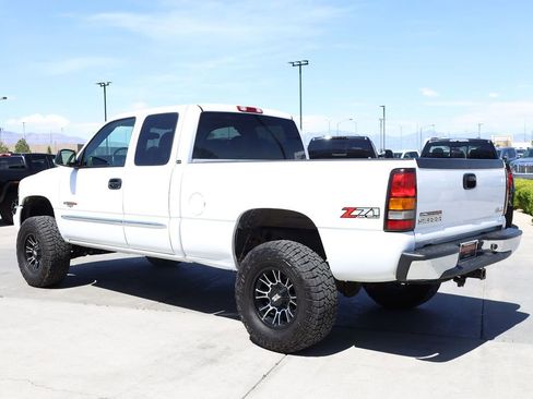 Used 2004 GMC Sierra 1500 SLE w/ Off-Road Package AWD/4WD image 4