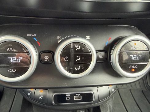 Used 2016 FIAT 500X Lounge image 19