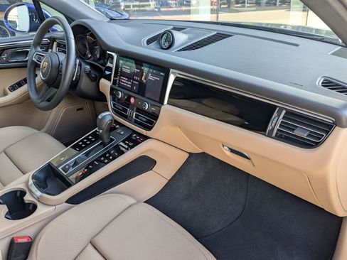 Certified 2025 Porsche Macan AWD/4WD image 26
