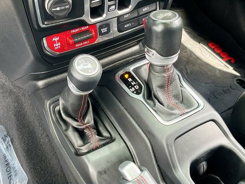 Used 2020 Jeep Wrangler Unlimited Rubicon w/ Quick Order Package 28Y Recon AWD/4WD image 17
