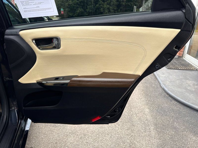 Used 2013 Toyota Avalon XLE Premium FWD image 19
