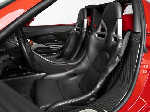 Used 2004 Porsche Carrera GT RWD image 26