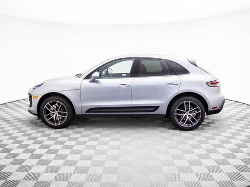 Certified 2025 Porsche Macan image 2