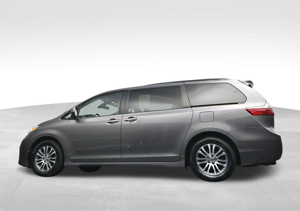 Used 2018 Toyota Sienna XLE w/ XLE Navigation Package FWD image 44