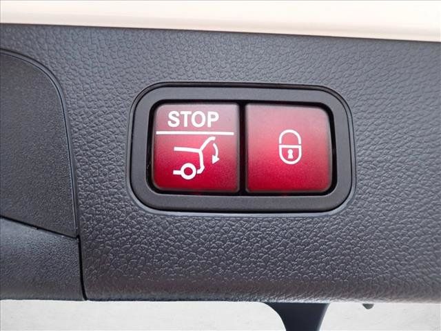 Used 2022 Mercedes-Benz GLC 300 4MATIC image 9