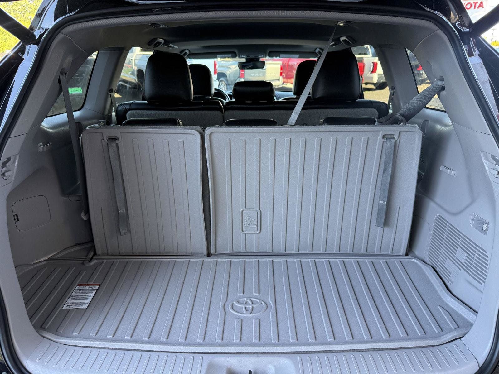 Used 2018 Toyota Highlander XLE AWD/4WD image 19