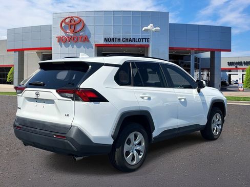Used 2021 Toyota RAV4 LE FWD image 7