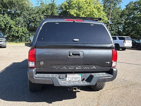 Used 2016 Toyota Tacoma TRD Sport AWD/4WD image 6