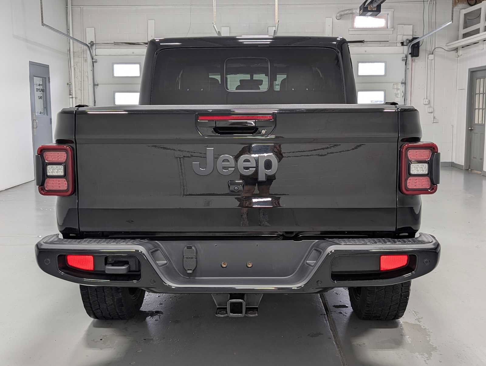 Used 2023 Jeep Gladiator Overland AWD/4WD image 8