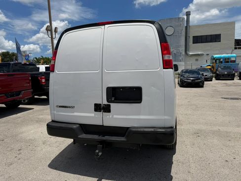 Used 2017 Chevrolet Express 2500 RWD image 6