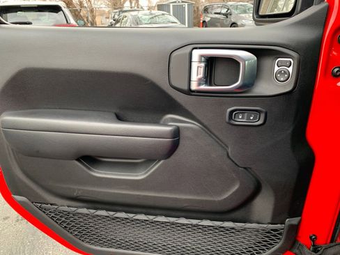 Used 2025 Jeep Wrangler Sport S image 18