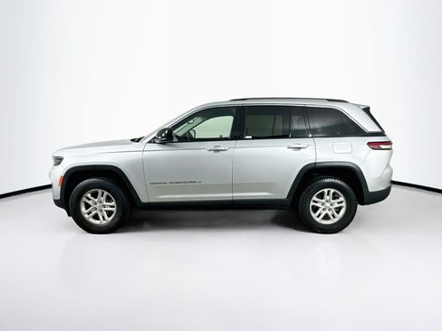 Used 2023 Jeep Grand Cherokee Laredo AWD/4WD image 4
