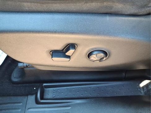 Used 2019 Chrysler Pacifica Touring-L Plus w/ Advanced Safetytec Group image 11